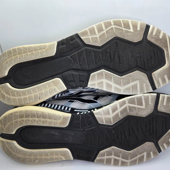 Athletic_Shoes
